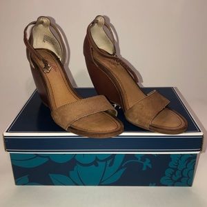 $45 SEYCHELLES WOMEN BROWN WEDGE SANDAL SHOE